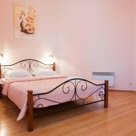 Home Hotel Apartments On Mykhailivska Square - Kiev エクステリア 写真